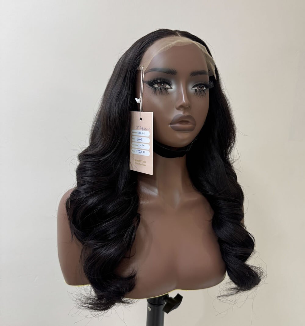 16" 300g signature wavy paired with 5/5 Swiss lace (slightly layered) - Image 2
